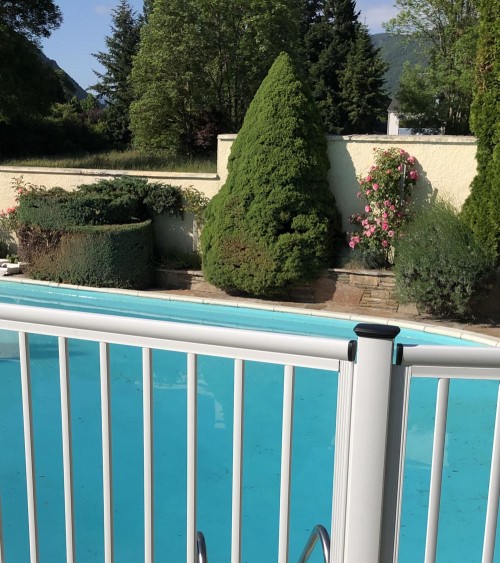 Barrière de piscine à la montagne