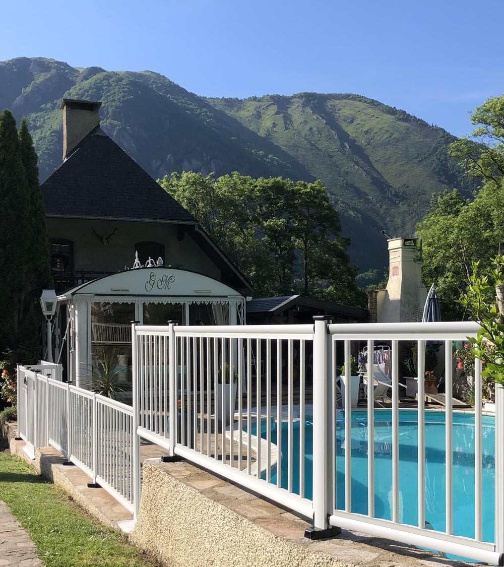 Barrière de piscine à la montagne