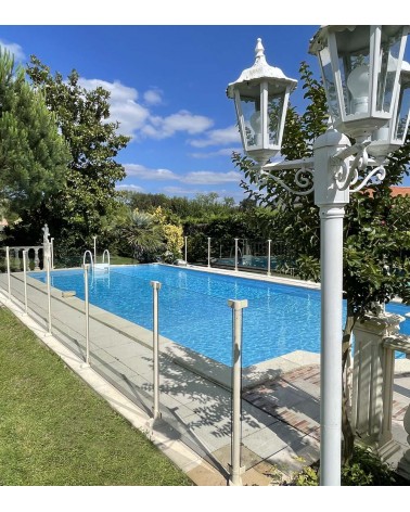 Barrière de piscine verre et poteaux couleur ivoire