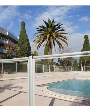 Barrière de piscine installée dans un hotel