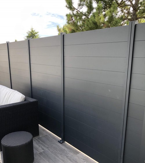 Brise vue aluminium pour cacher la piscine