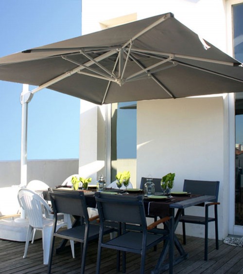 Parasol gris anthracite déporté