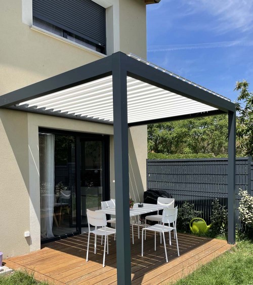 Pergola adossée bioclimatique à lames orientables, 3x3m