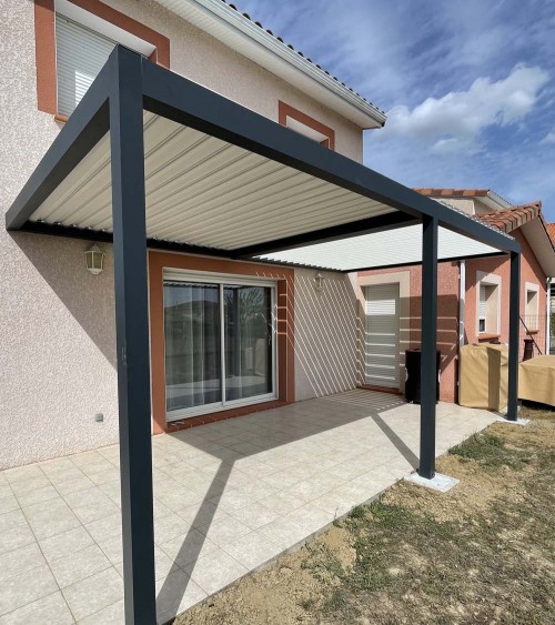 Pergola adossée bioclimatique à lames orientables, 6x3m