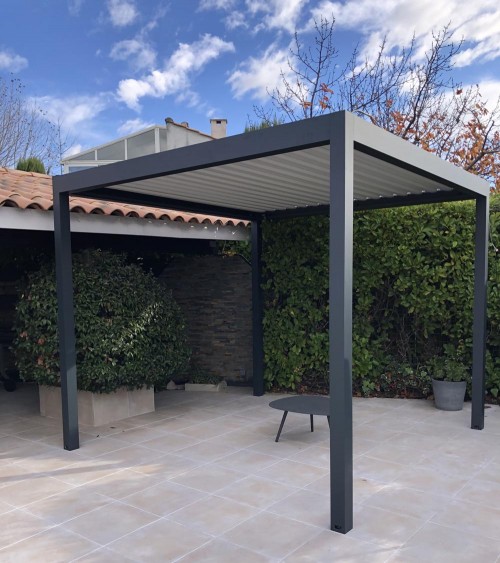 Pergola autoportée bioclimatique à lames orientables, modèle kALINE, 3x3m