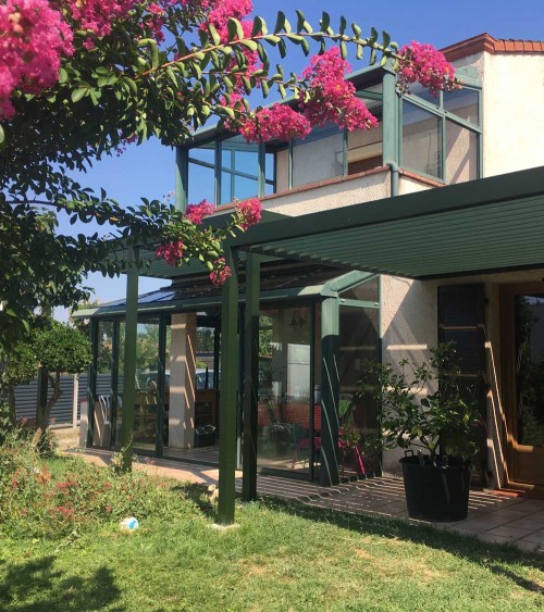 Pergola bioclimatique adossée sur mesure RAL 7016