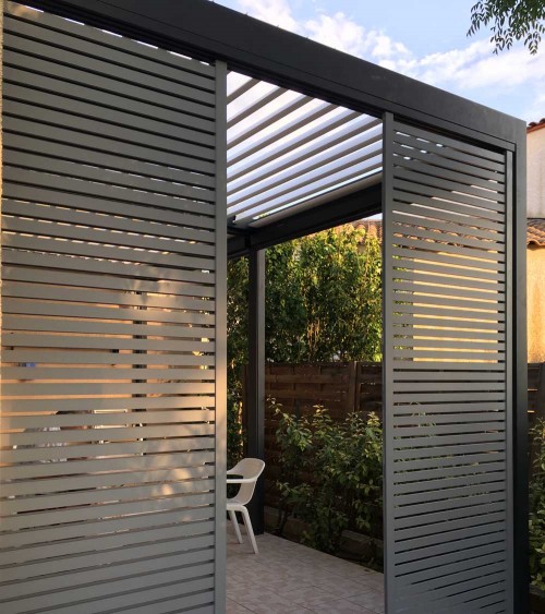 Panneaux coulissants aluminium pour pergola RAL 7045