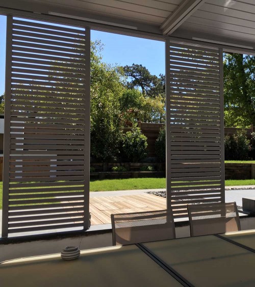 Panneaux coulissants aluminium pour pergola RAL 7045