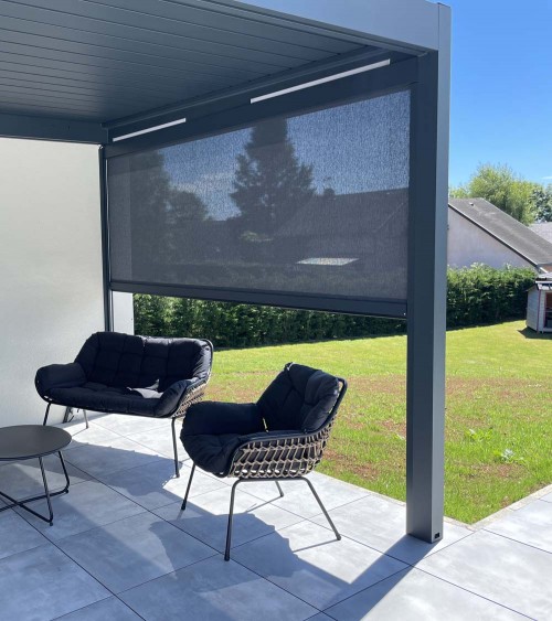 Store vertical pour pergola bioclimatique toile blanche Soltis Veozip, Soltis 92, motorisé ou manuel