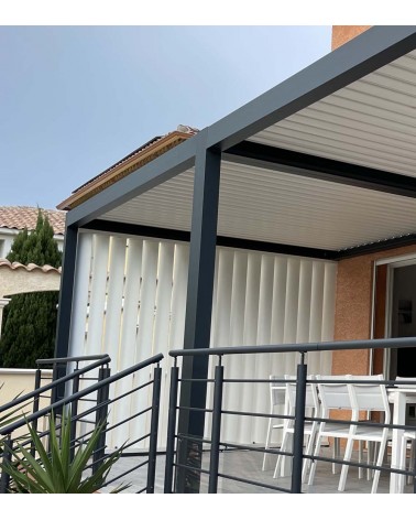 Façade pergola à lames orientables aluminium, couleur blanche