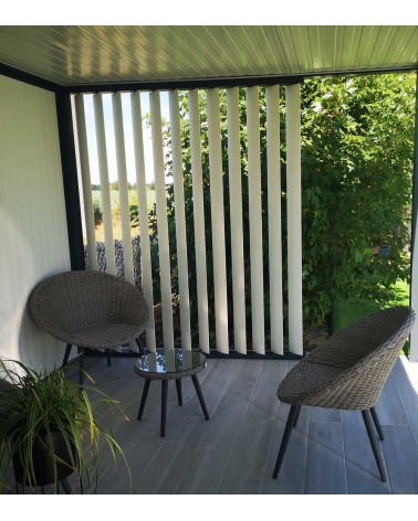 Façade pergola à lames orientables aluminium, couleur blanc RAL 9010, vue intérieure