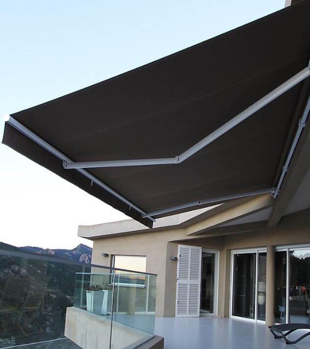 Store banne monobloc gris terrasse