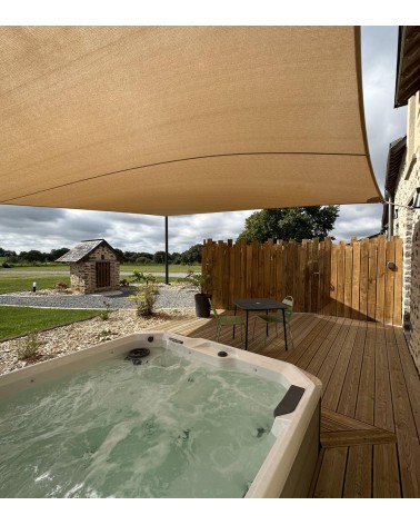 Voile d'ombrage sur mesure carrée marron sur jacuzzi