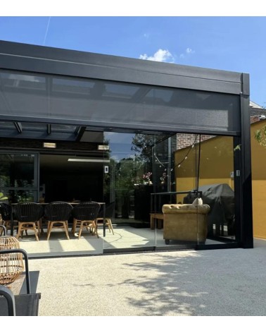 option store possible sur la pergola en toiture en verre et structure aluminium