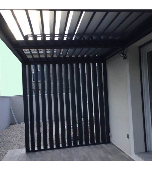 Façade pergola à lames orientables aluminium, couleur grise RAL 7016, vue extérieure