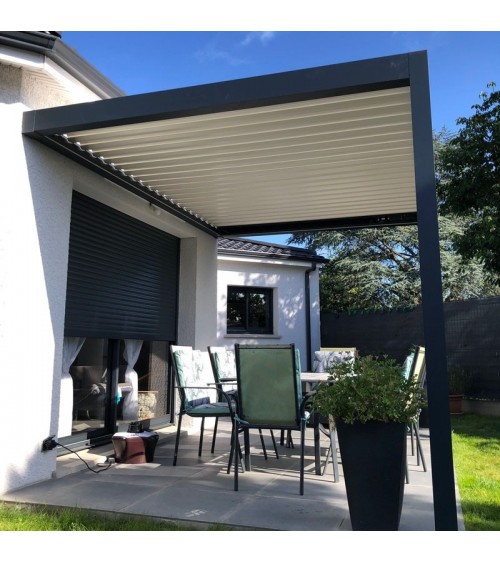 Pergola adossée bioclimatique à lames orientables, 4x3m