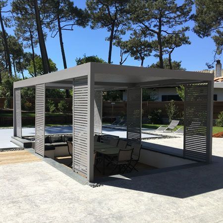 Pergola bioclimatique gris galet avec panneaux coulissants