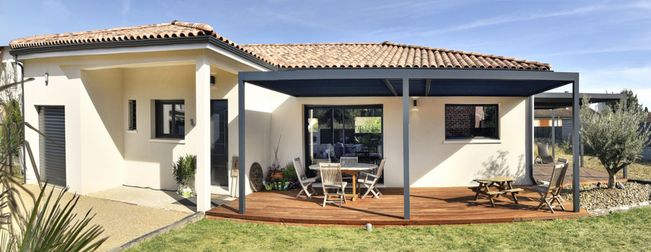 Pergola protection solaire adossée