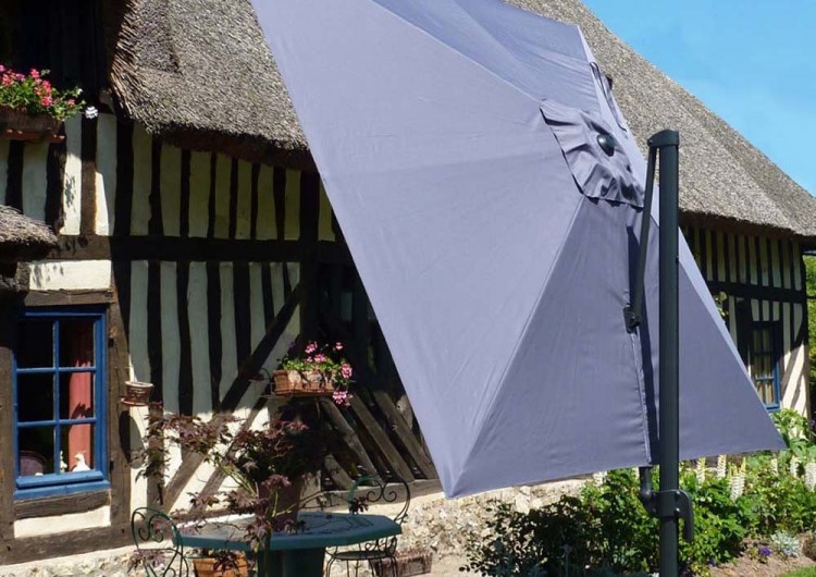 Nos parasols déportés haut de gamme pour votre terrasse